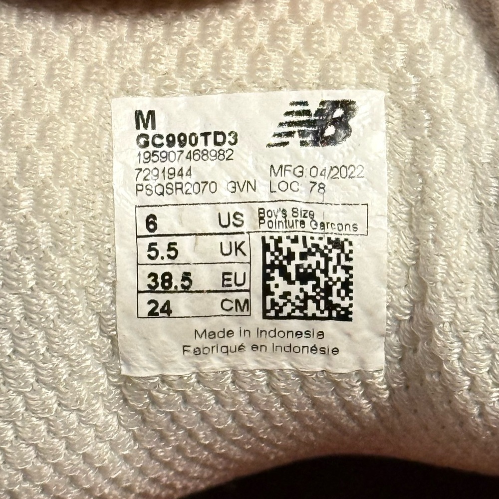New Balance 990V3 gs sz 6(women sz 7.5) - Picture 7 of 7